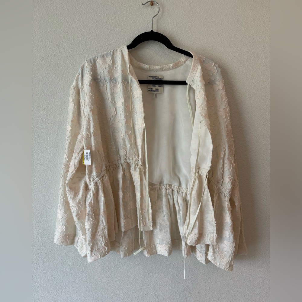 Baum und Pferdgarten ~ size large new with tags, mellow texture tie front - Picture 5 of 11